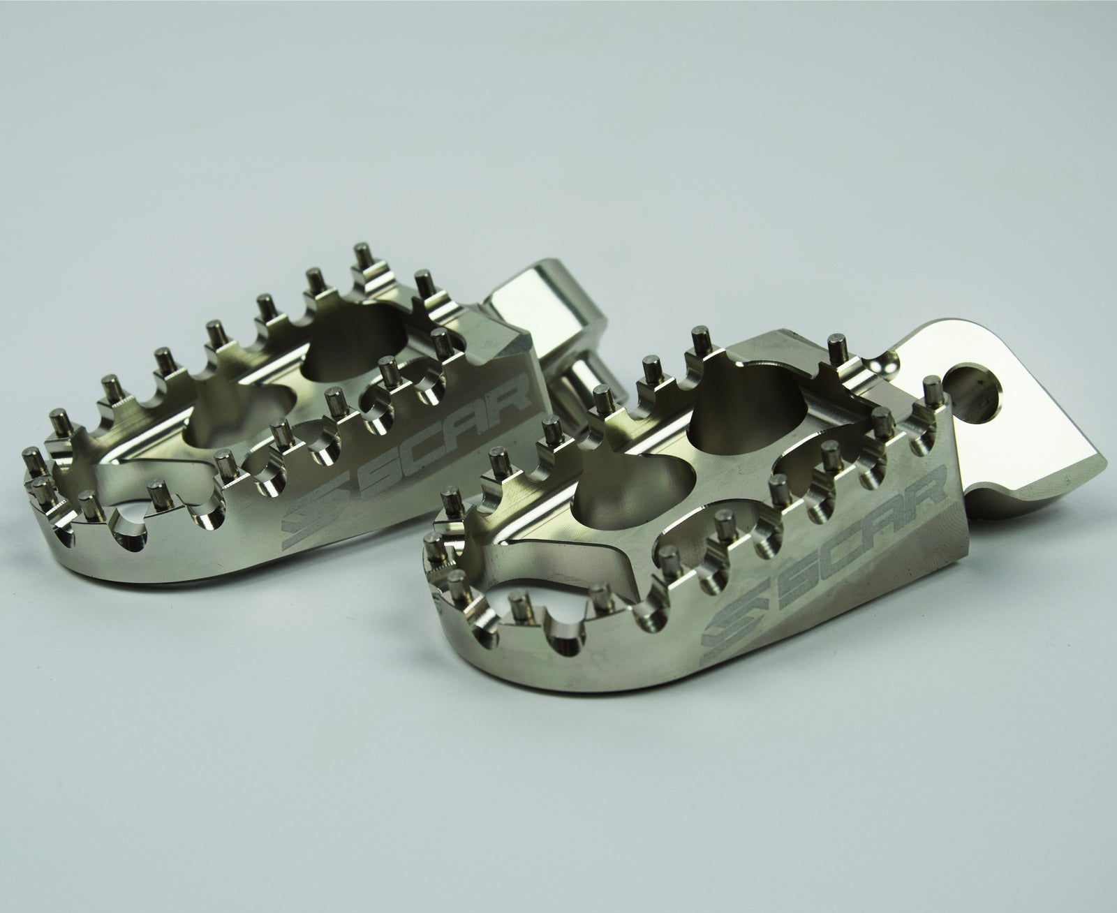 Scar Standard Footpegs - Yamaha Titanium color