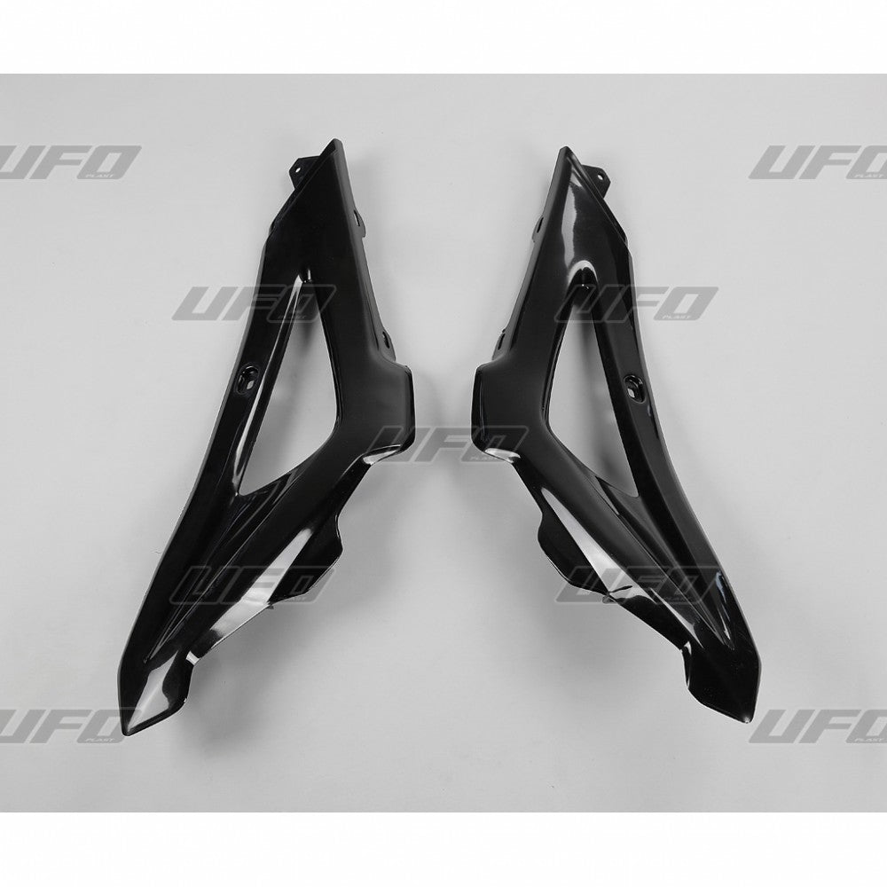UFO Ilmanohjaimet ylemmät HVA 2T 06-, 4T 05-07 Musta