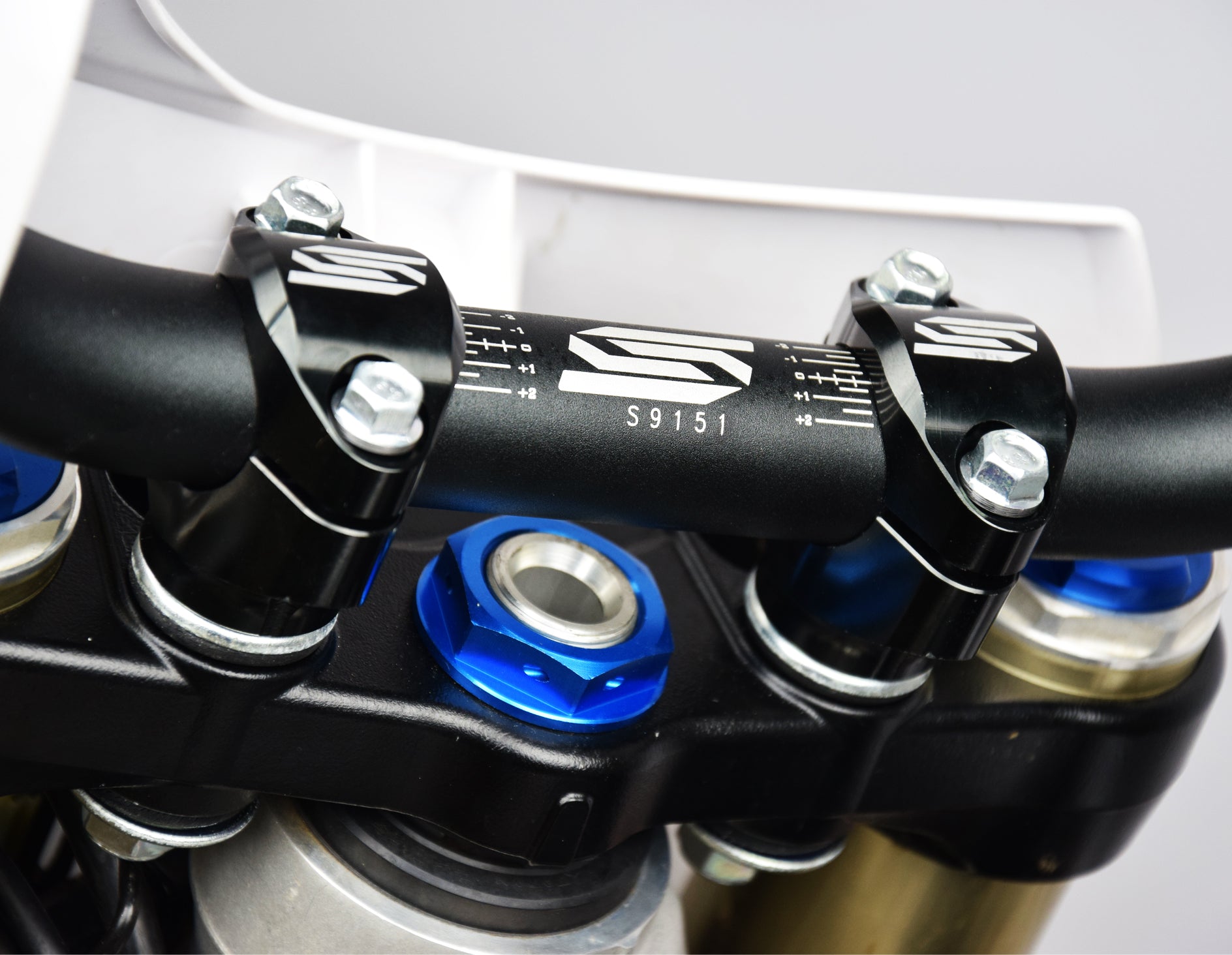 Scar Bar mounts Ø28,6 for Stock triple clamps - KXF Height 30mm