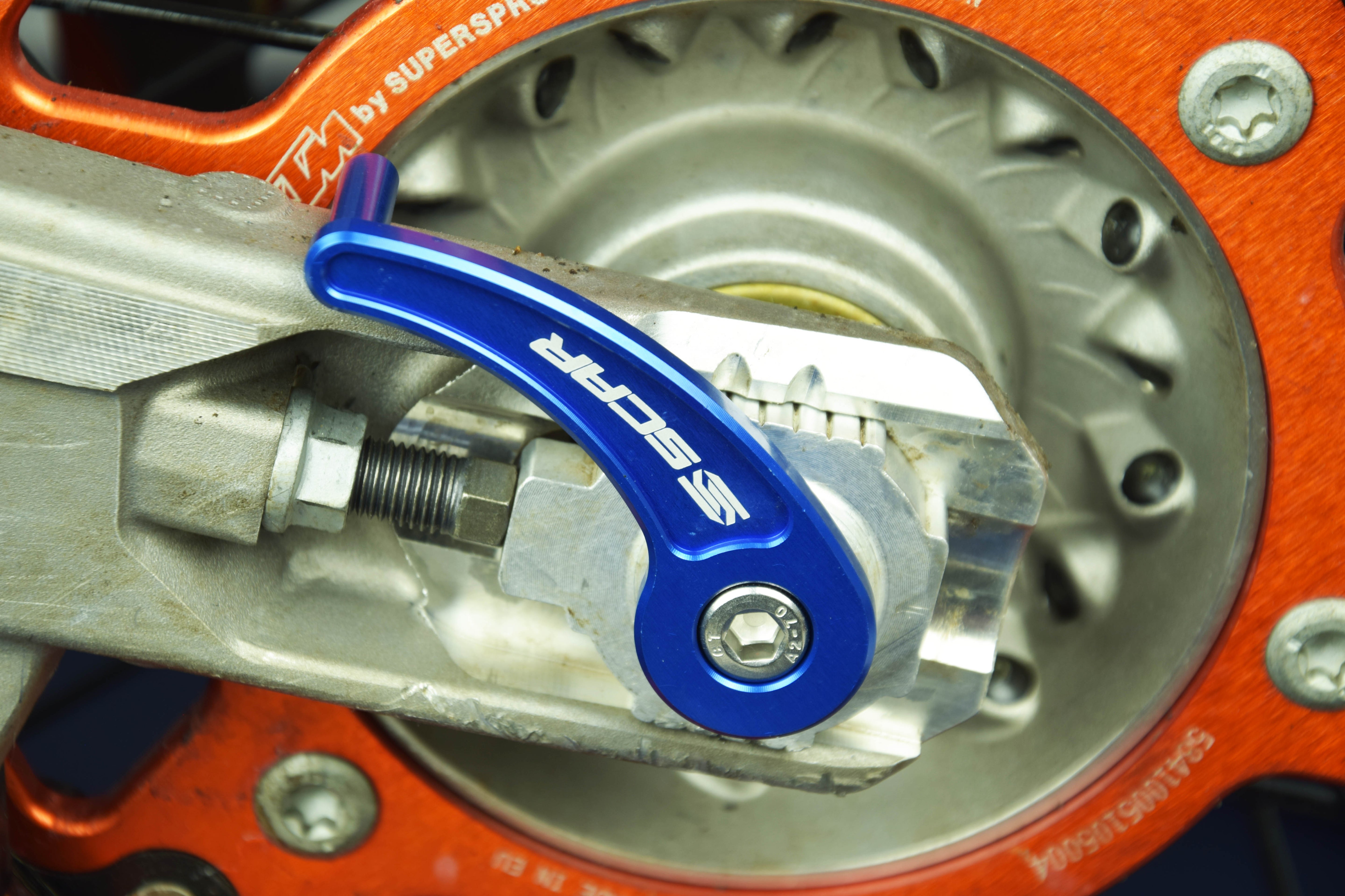 Scar Rear axle pull - KTM Husqvarna GasGas - Blue color