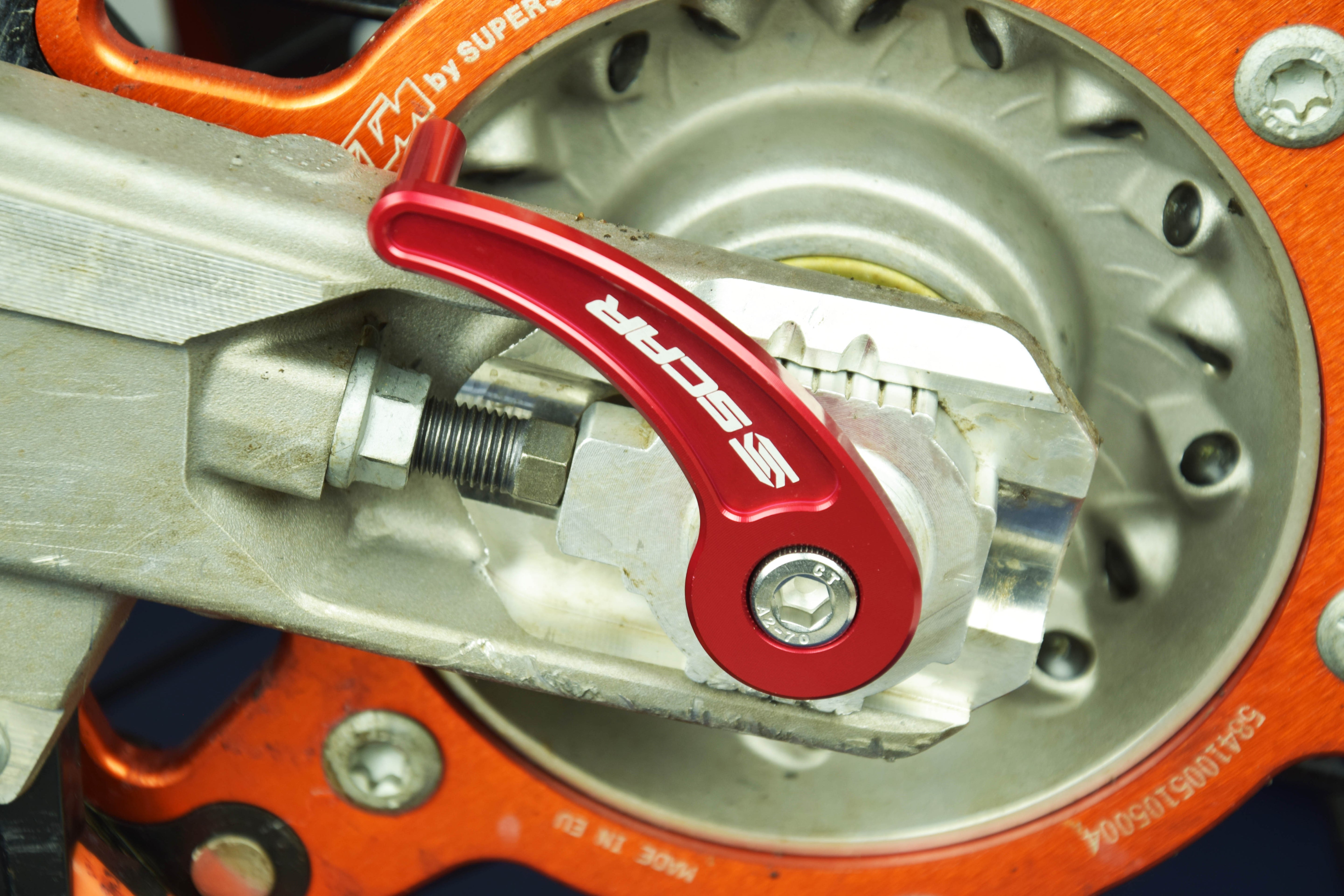Scar Rear axle pull - KTM Husqvarna GasGas - Red color
